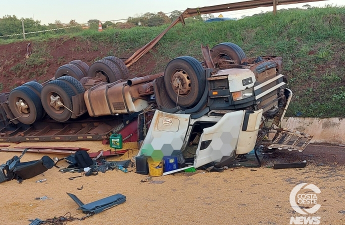 Motorista morre após tombamento de caminhão em São Miguel do Iguaçu