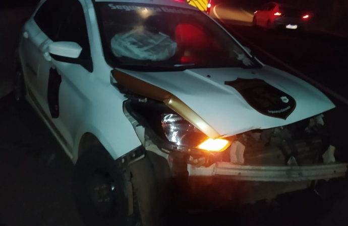 Motorista perde o controle da direção e bate em mureta de contenção da BR 277, em São Miguel do Iguaçu