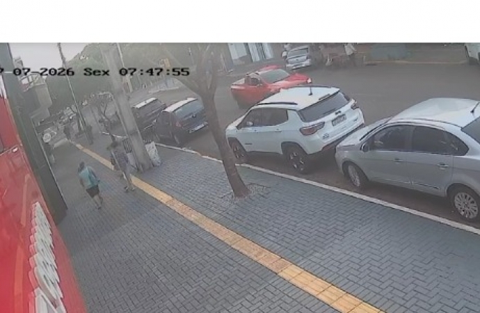Motoristas são flagrados andando na contramão na Rua Duque de Caxias em São Miguel do Iguaçu