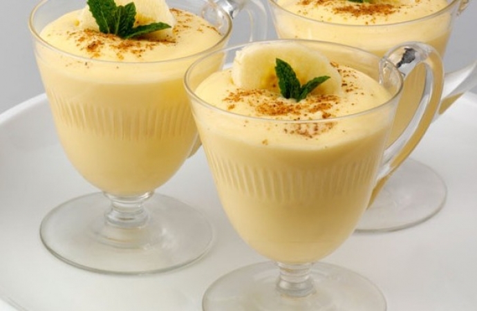 Mousse de abacaxi com suco tang