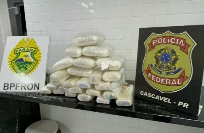 Mulher é flagrada com quase 19 kg de droga em ônibus na BR-277