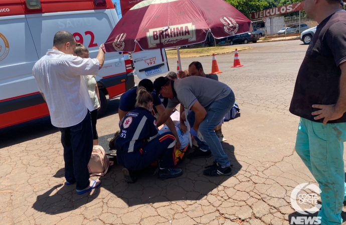 Mulher tem fratura na perna após acidente em Santa Helena envolvendo motocicleta e camionete