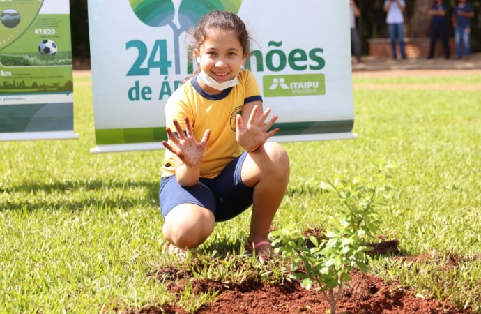 Município de Guaíra e Itaipu Binacional celebram plantio de 24 milhões de árvores