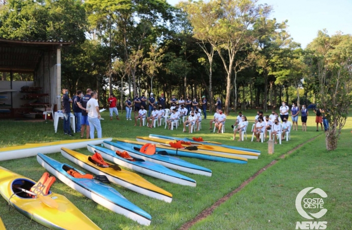 Município de Santa Helena retoma aulas de canoagem no Balneário Terra das Águas