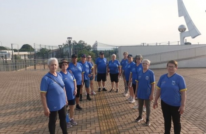 Município de Santa Helena disponibiliza uniformes esportivos para crianças e idosos