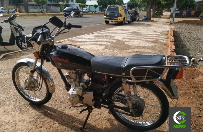 Na contramão, motociclista sem CNH tenta fugir da PM em Santa Helena, mas acaba detido