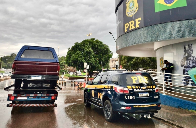 Na Ponte Internacional da Amizade, PRF recupera veículo furtado