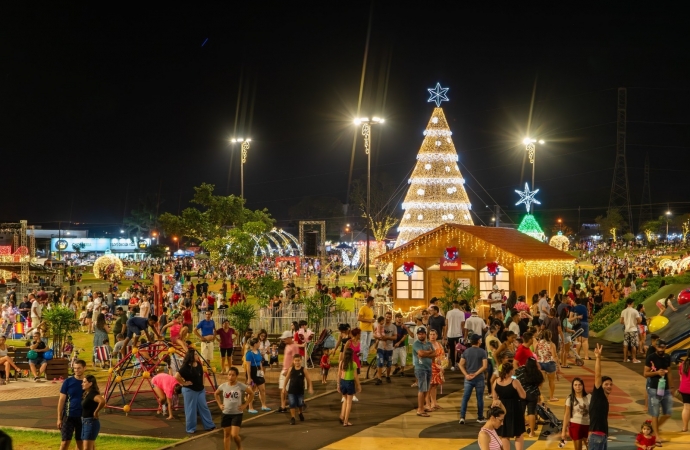 Natal Águas e Luzes: Gramadão e Praça da Paz ficam iluminados até esta sexta-feira (5)