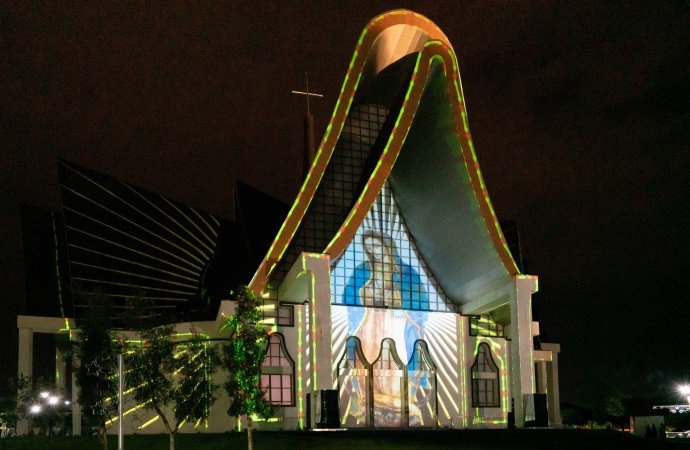 Natal de Luzes de Itaipu reforça turismo religioso da Catedral Nossa Senhora de Guadalupe, em Foz do Iguaçu