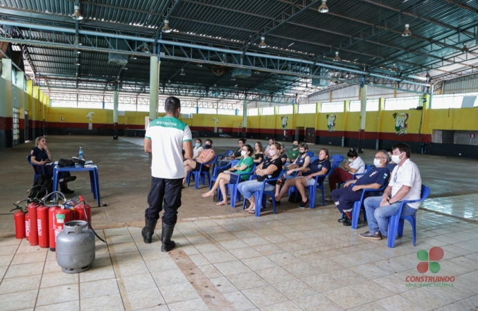 Noções Básicas de Combate a Incêndio são repassadas para Defesa Civil e representantes de Instituições de Ensino em Missal