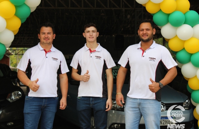 Nos 10 anos da Central Veículos em Santa Helena, o cliente ganha a transferência e tanque cheio