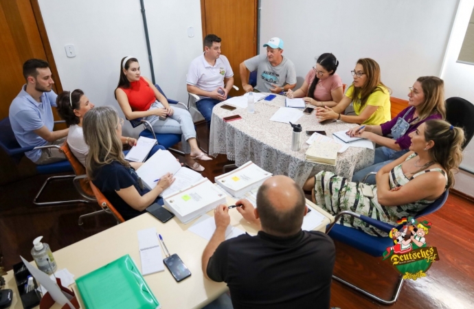 Nova Diretoria da Associação Cultural Deutsches Fest se reúne para definição das comissões de trabalho