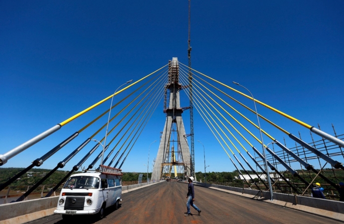 Nova ponte Brasil-Paraguai, em Foz do Iguaçu, está quase finalizada