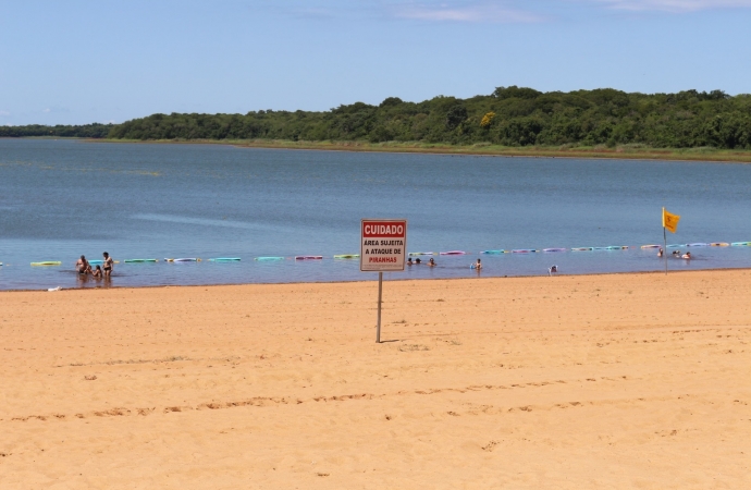 Nova rede protege banhistas contra o ataque de piranhas na prainha de Itaipulândia