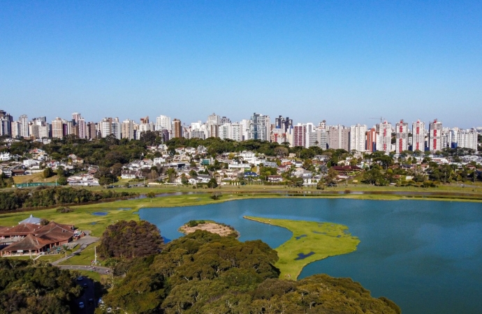 Oito municípios paranaenses integram a lista das 100 maiores economias do País?