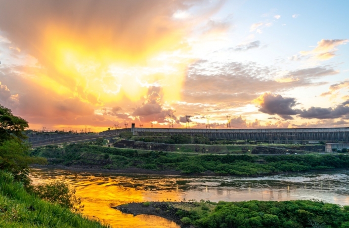 Onda de calor leva Itaipu a bater recorde de produção diária de energia em 2023