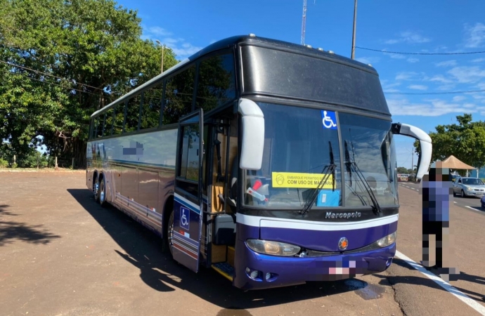 Ônibus de turismo é apreendido com fundo falso recheado de celulares em Santa Terezinha de Itaipu