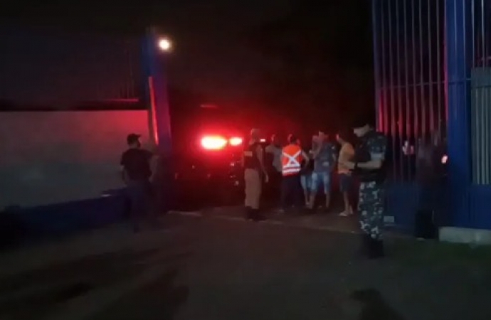 Onze pessoas são feitas reféns durante assalto a transportadora em Foz do Iguaçu