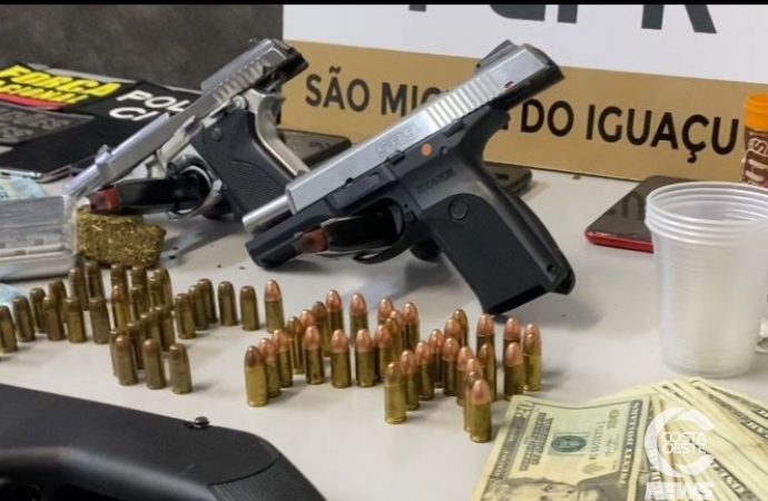 Operação conjunta cumpre mandados de busca e apreende armas, drogas e dinheiro em São Miguel e Itaipulândia