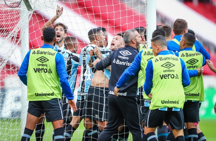 Ouça os gols: Grêmio vence o Inter de virada no Beira-Rio e larga em vantagem na final do Gauchão