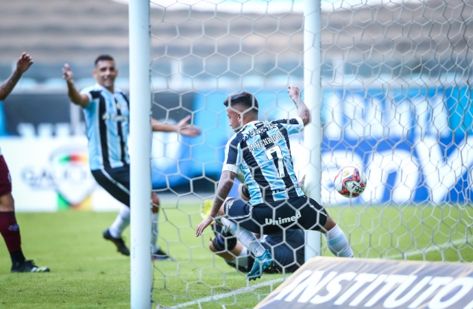 Ouça os gols: Grêmio volta a vencer o Caxias e faz final do Gauchão contra o Inter