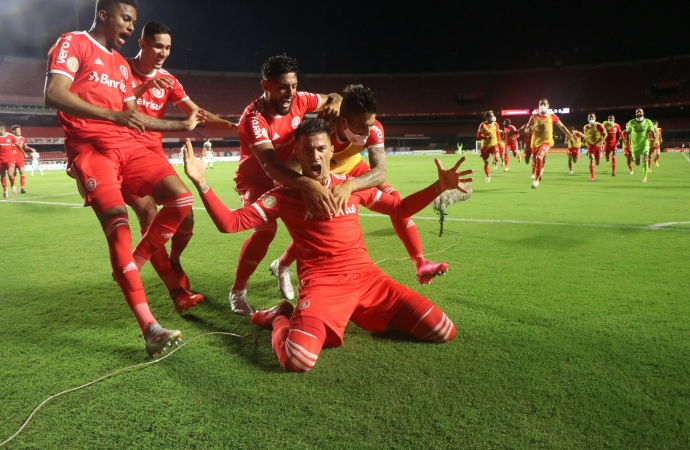 Ouça os gols: Inter atropela São Paulo no Morumbi e assume a liderança do Brasileirão