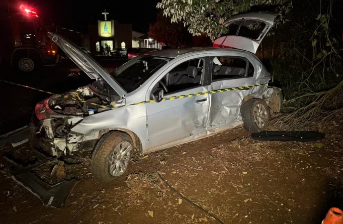 Padre morre e outro fica gravemente ferido após acidente em frente à igreja onde celebrariam missa no PR