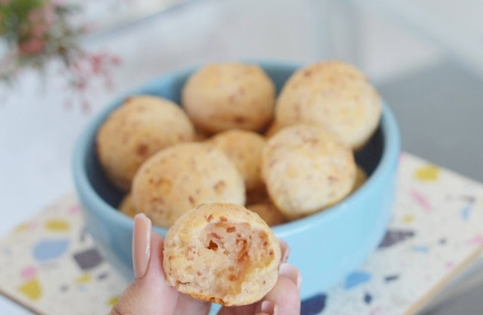 Pão de queijo de calabresa fácil