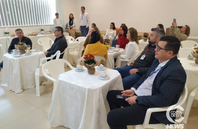 Para celebrar Dia do Comerciante, Sesc e Senac recepciona com café empresários de Medianeira