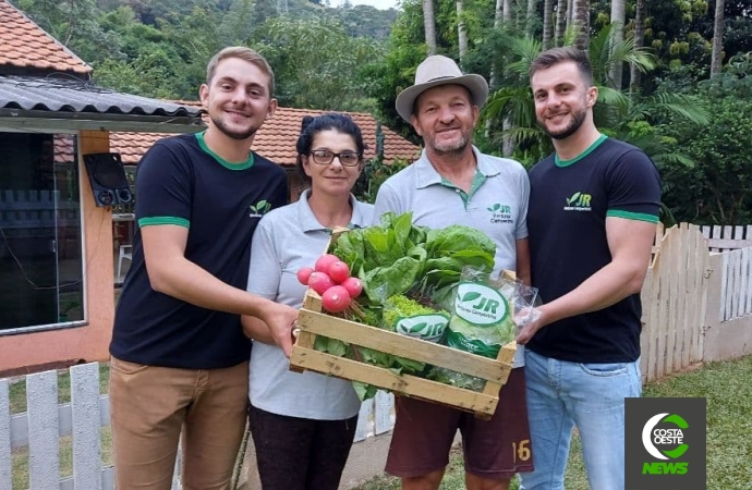 Para salvar produção durante pandemia horticultor cria serviço de delivery e entregas não param de aumentar