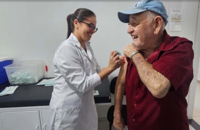 Paraná aplica 153,9 mil doses contra influenza no início da campanha de vacinação 2026