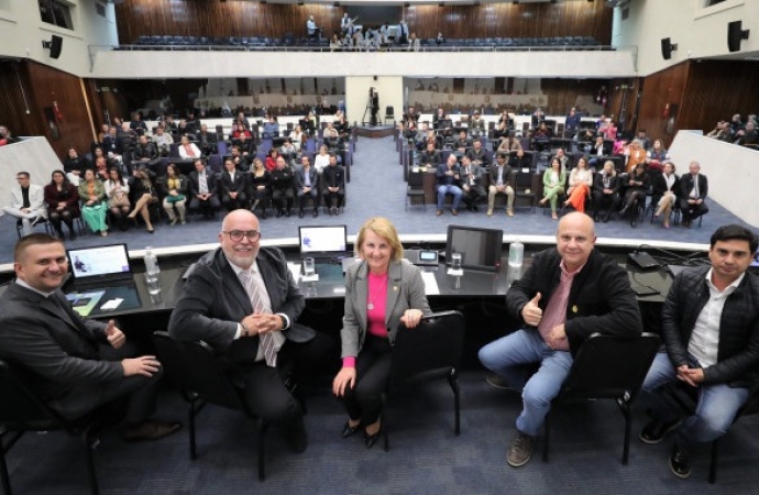 Paraná: Assembleia Legislativa homenageia gestores públicos de saúde