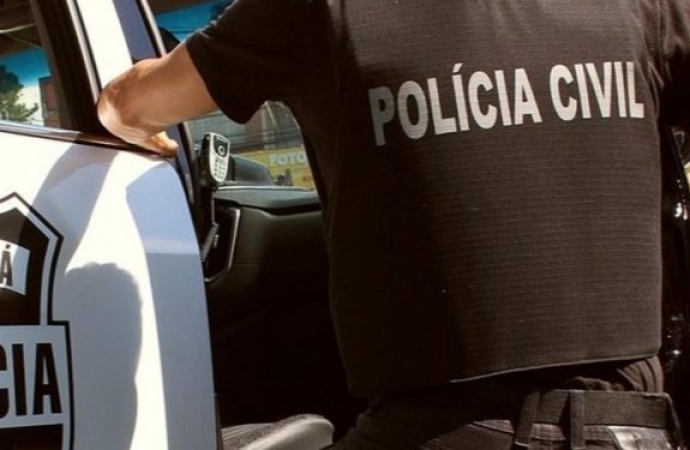 Paraná: mulher infectada com Covid-19 cospe em pedestres e passa saliva em veículos