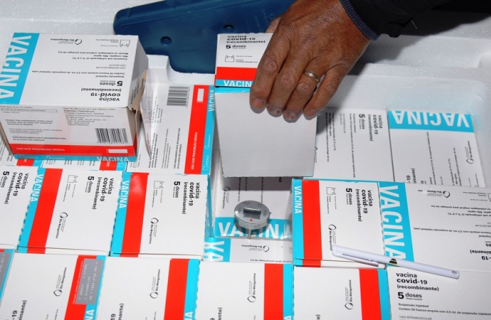 Paraná recebe mais 352,7 mil doses da vacina AstraZeneca