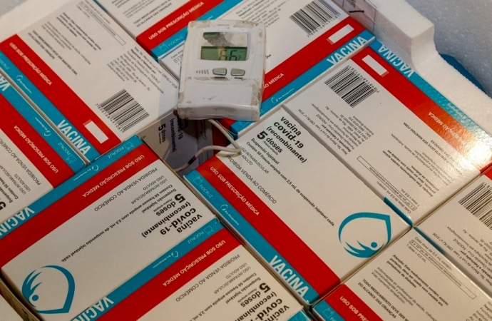 Paraná recebe mais 360.250 doses da vacina AstraZeneca contra a Covid-19