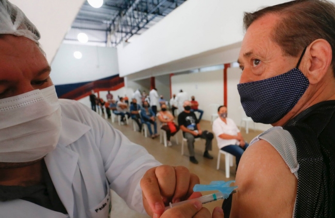 Paraná se aproxima de 1 milhão de idosos vacinados contra a Covid-19