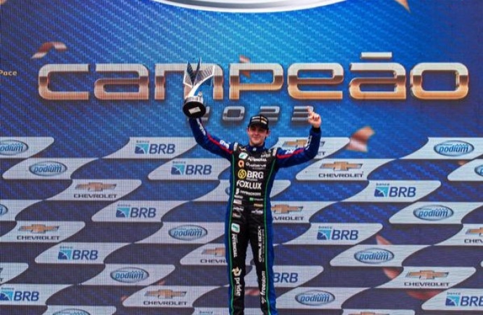 Paranaense é campeão da Stock Series e fatura prêmio milionário