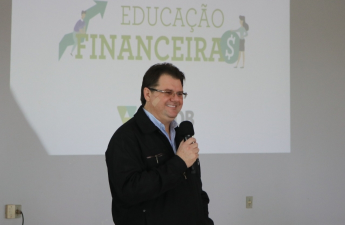 Participantes do projeto ‘Academia da Saúde’ recebem palestra sobre educação financeira em São Miguel do Iguaçu