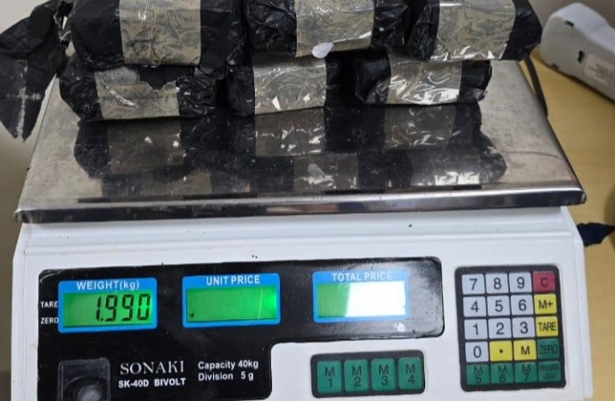 Passageiro é preso pela PF com volumes de cocaína em mala de viagem no aeroporto de Foz do Iguaçu