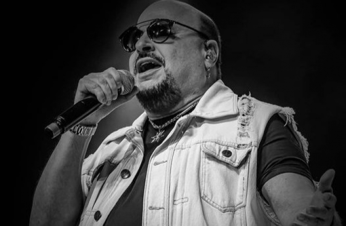 Paulinho, vocalista do Roupa Nova, morre após contrair Covid-19