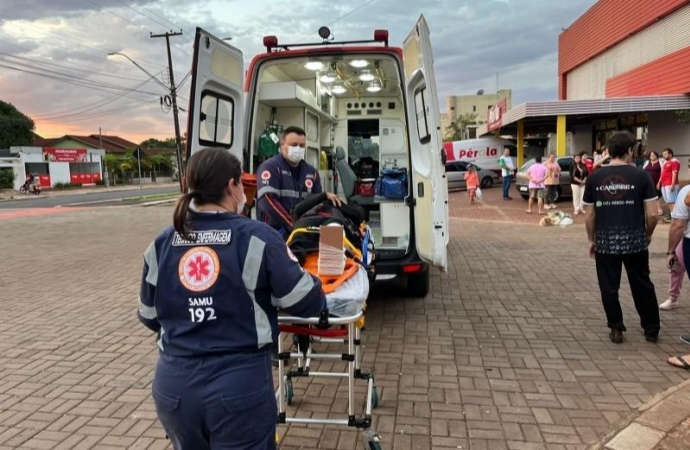 Pedestre é atropelada por ônibus e sofre fratura em Santa Helena