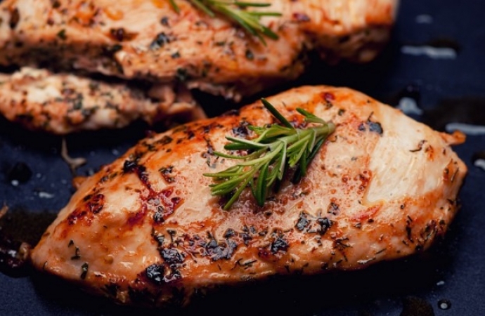 Peito de frango grelhado e molhadinho