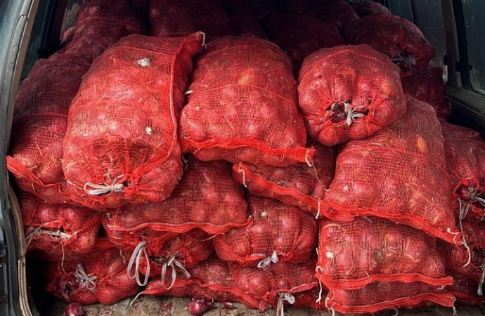 PF apreende quase 3 toneladas de alimentos in natura contrabandeados da Argentina