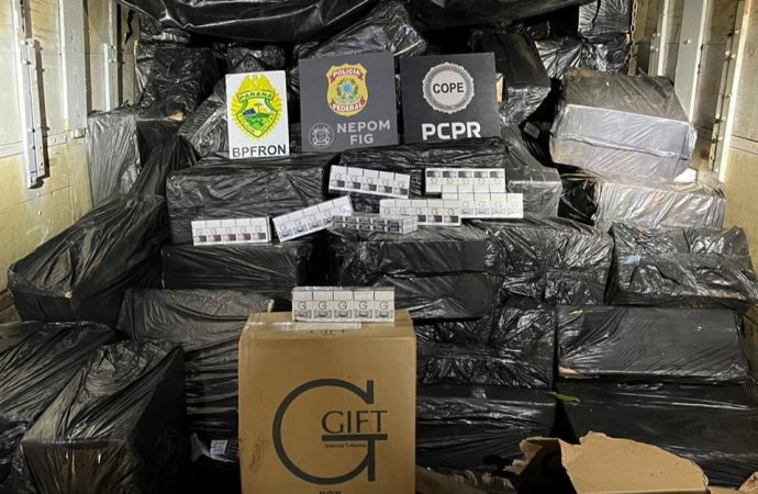 PF, BPFRON e COPE apreendem caminhão com cigarros estrangeiros contrabandeados, em São Miguel do Iguaçu