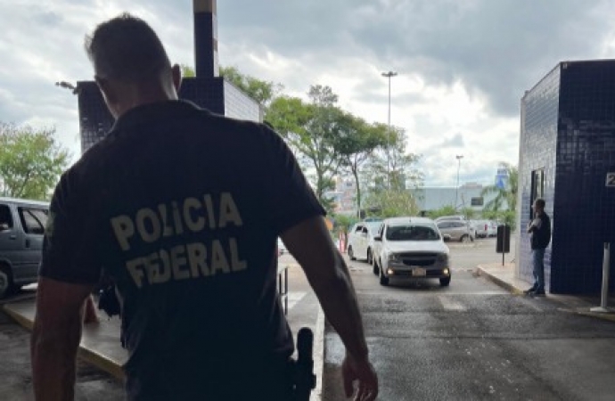 PF cumpre dois mandados de prisão contra foragidos acusados de roubo