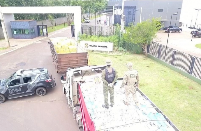 PF e BPFRON estouram depósito milionário de contrabando na região Oeste