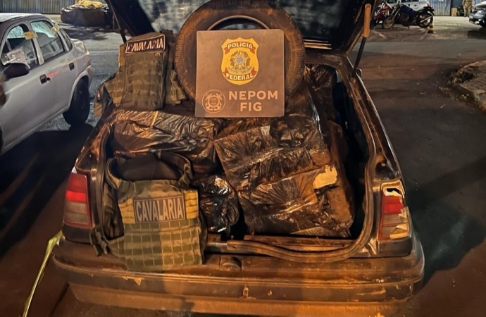 PF e Exército apreendem veículo com caixas de cigarros estrangeiros em Itaipulândia