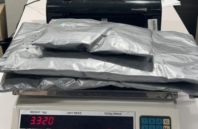 PF prende duas paraguais com mais de 6kg de cocaína no aeroporto de Foz do Iguaçu