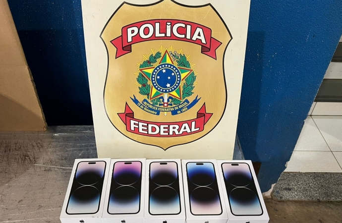 PF prende duas passageiras com carga de celulares avaliada em mais de 100 mil reais.