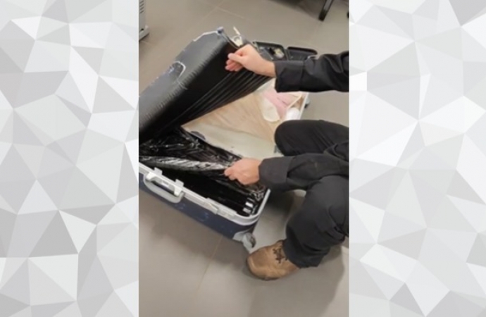 PF prende passageira com cocaína no aeroporto internacional de Foz do Iguaçu